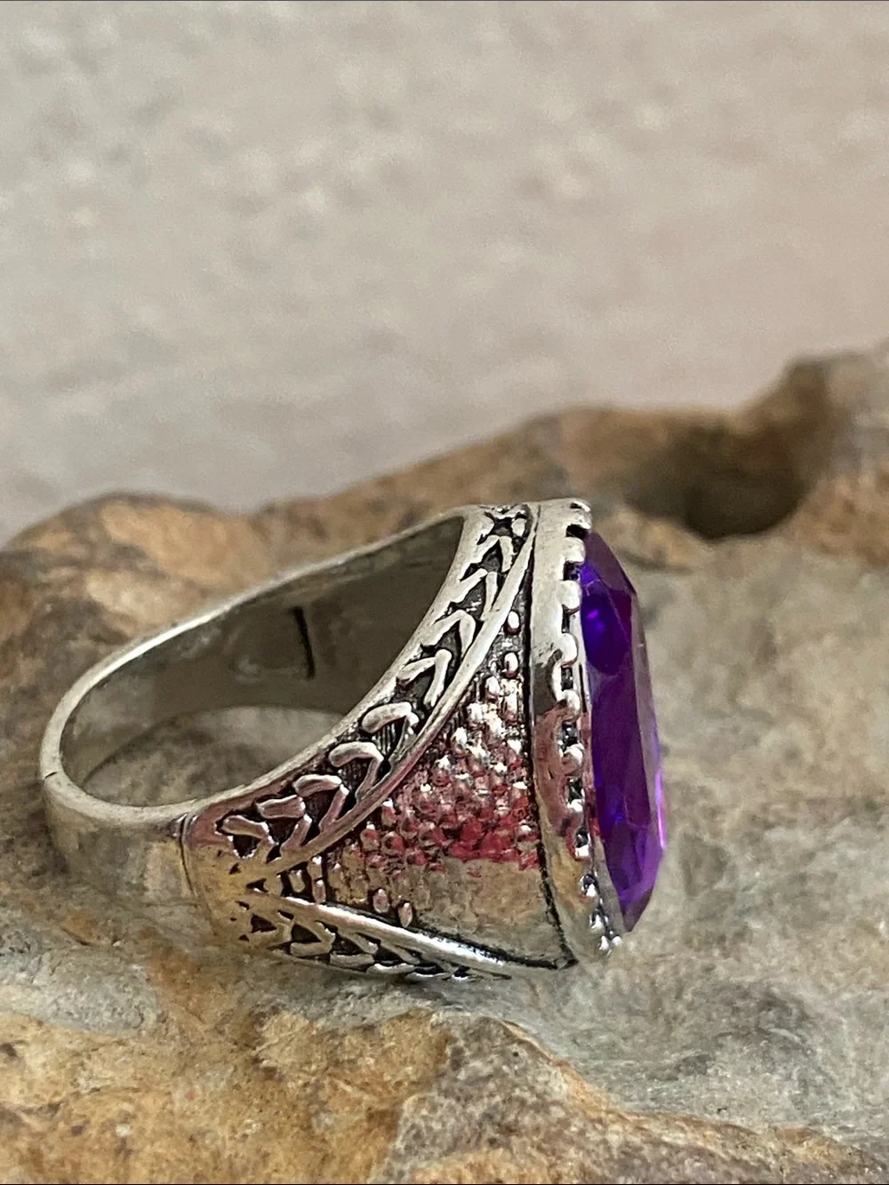 5/$10❤️❤️❤️NEW Purple Acrylic Cabochon Ring